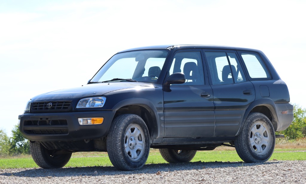 1998 Toyota RAV4, front three-quarter view